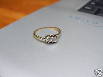 GOLD RING WITH THREE DIAMONDS