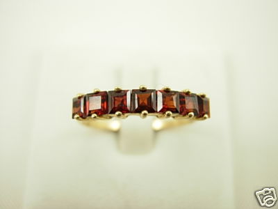 9ct gold garnet ring