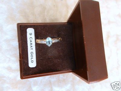 Gold Ring With Aquamarine and 6 Diamonds