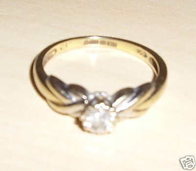 GOLD DIAMOND RING