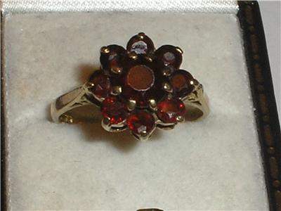 9CT GARNET RING