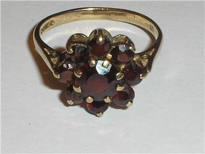 9CT GARNET RING