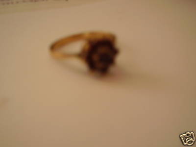 GOLD GARNET RING